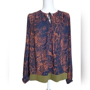 Cabi blouse with v-neck and tie front size small loose